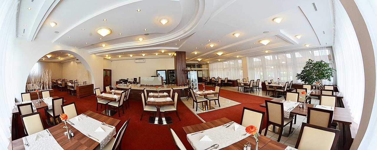 Alexandra Sport Hotel Puchov Bagian luar foto