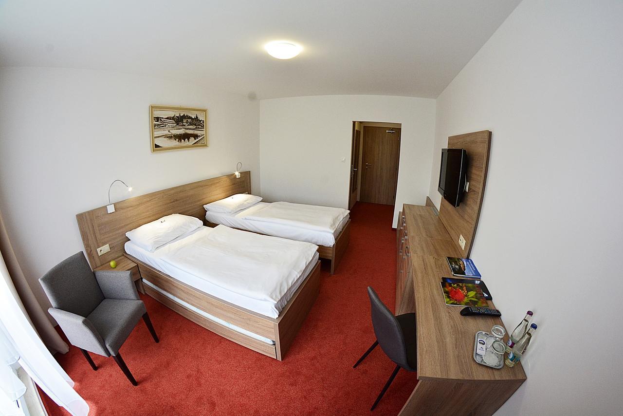 Alexandra Sport Hotel Puchov Bagian luar foto