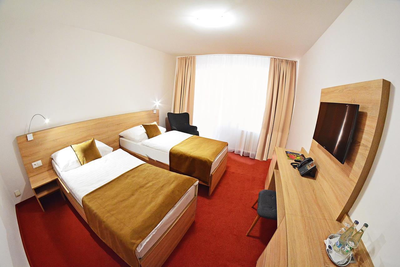 Alexandra Sport Hotel Puchov Bagian luar foto